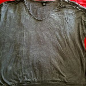 Skull cold shoulder top